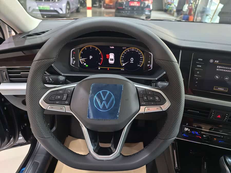 Volkswagen Passat 2025 car image #10