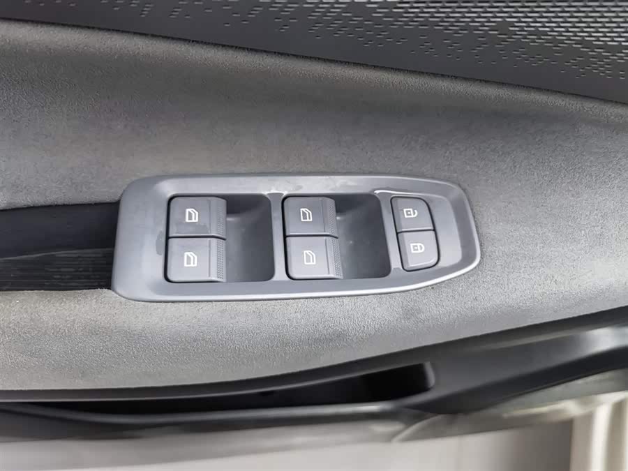 Lynk & Co 08 EM-P 2023 car image #10