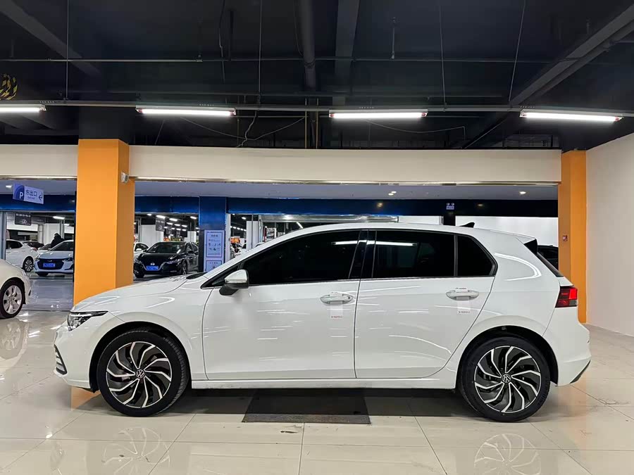 Volkswagen Golf 2022 car image #10