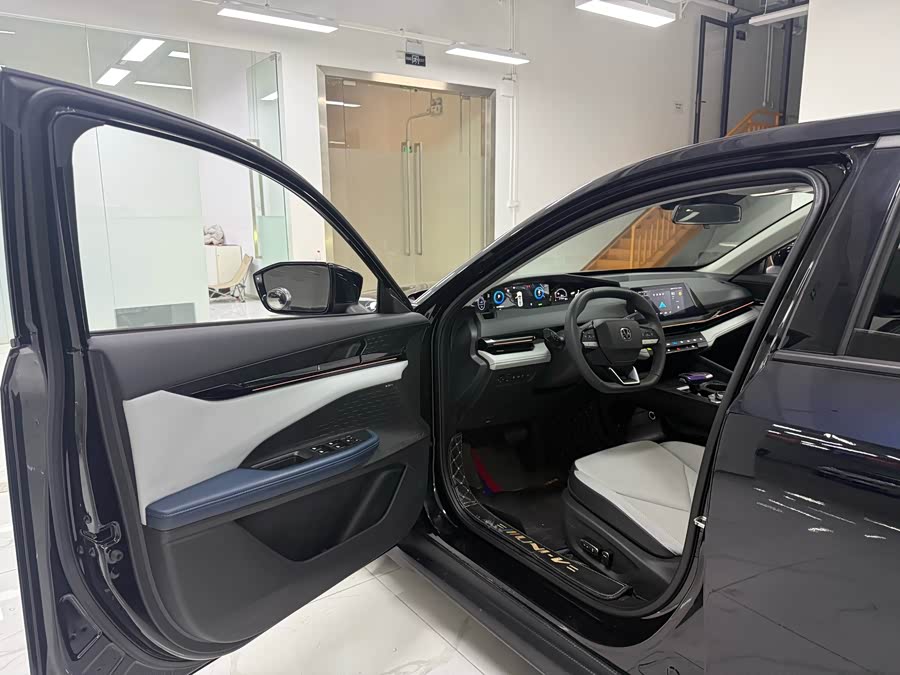 Changan UNI-V iDD 2023 car image #10