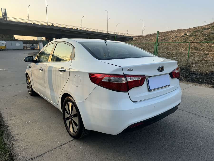 Kia K2 2013 image de voiture #10