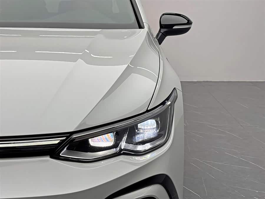 Volkswagen Golf 2025 car image #10