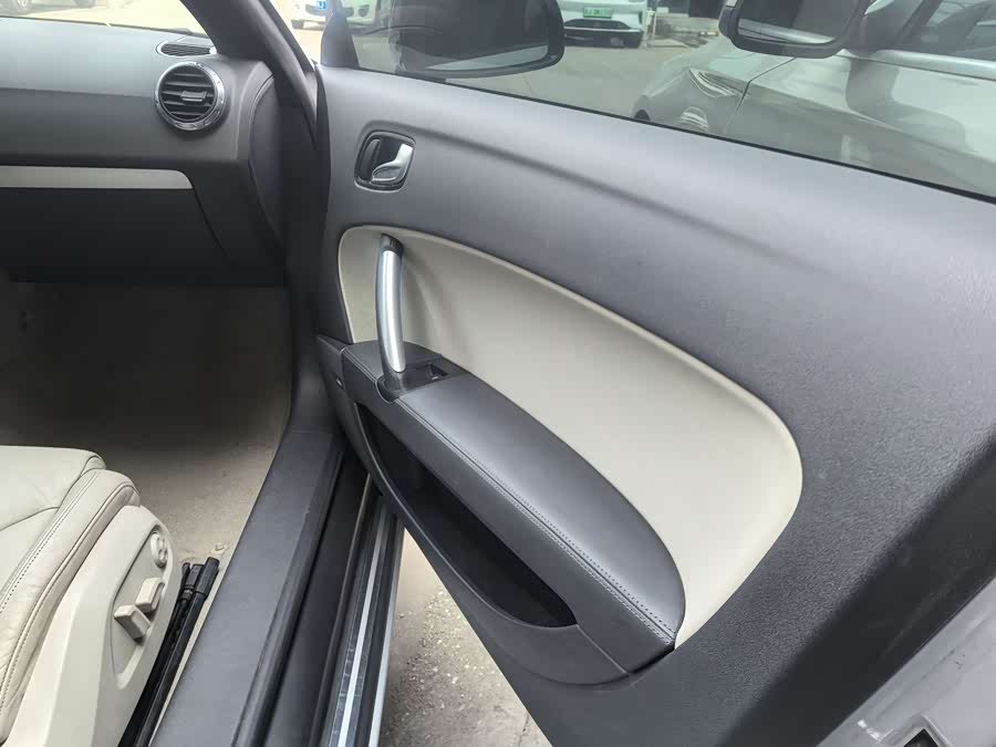 Audi TT 2009 image de voiture #10