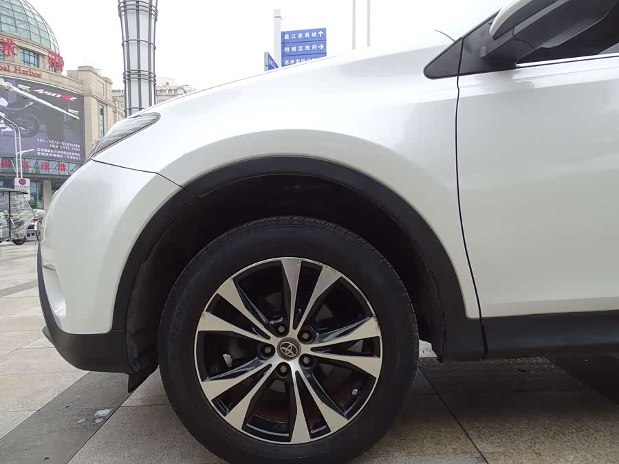 Toyota RAV4 2015 car image #10