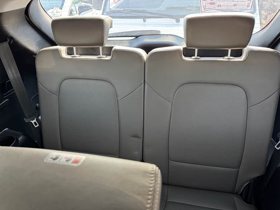 Hyundai Grand Santa Fe 2015 car image #10