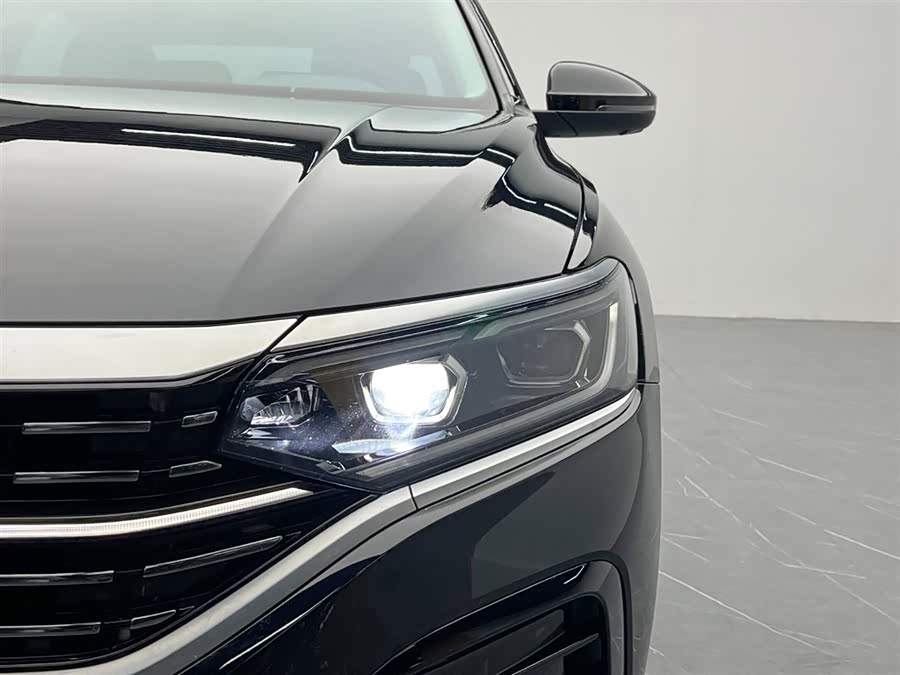 Volkswagen Passat 2023 car image #10
