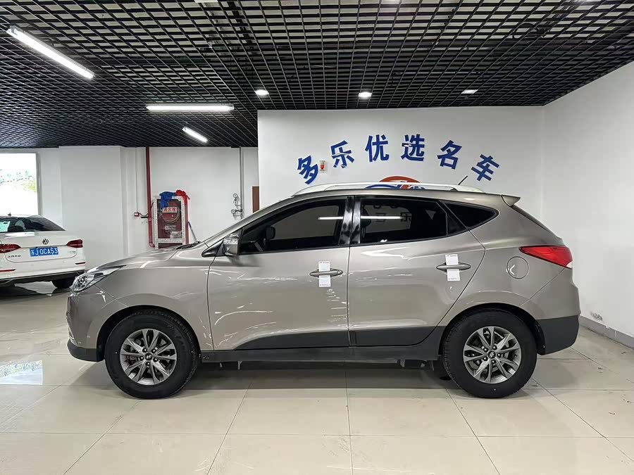 Hyundai ix35 2015 car image #10