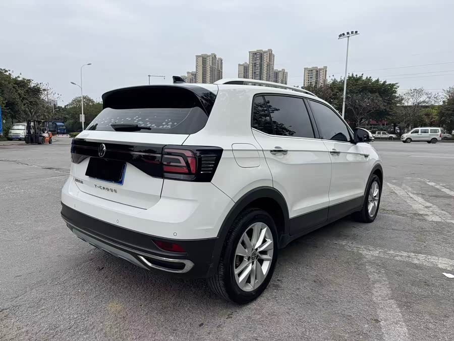 Volkswagen T-Cross 2021 car image #10