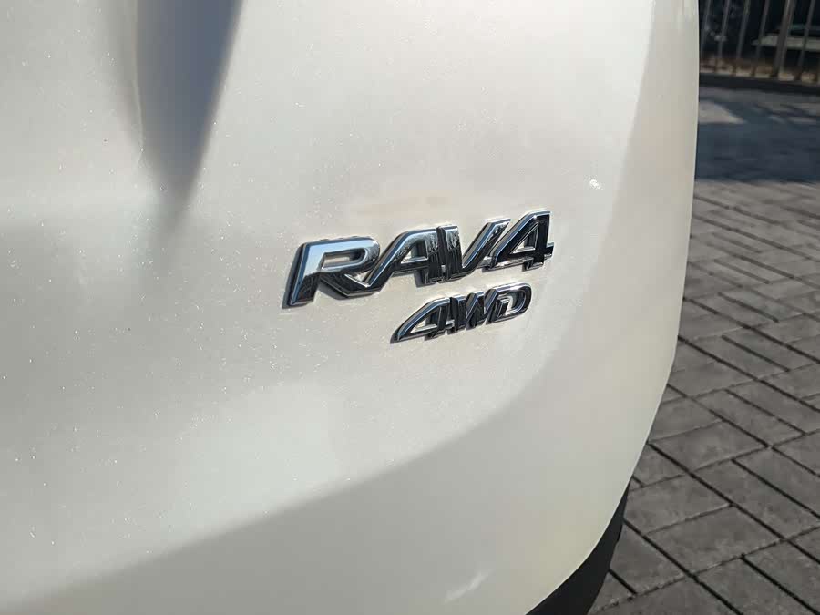 Toyota RAV4 2015 car image #10