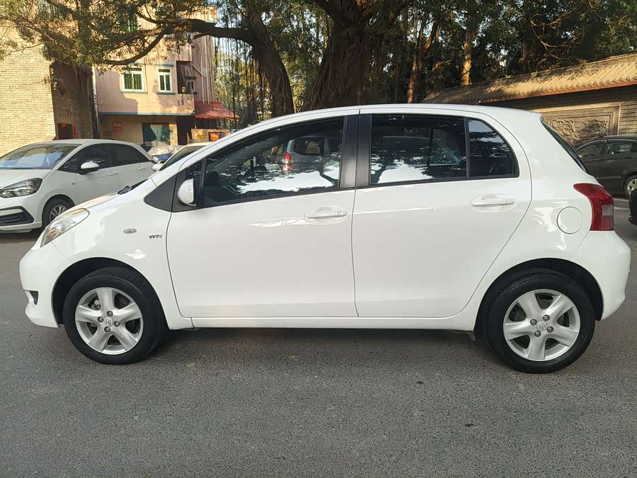 Toyota Yaris 2011 imagen de coche #10