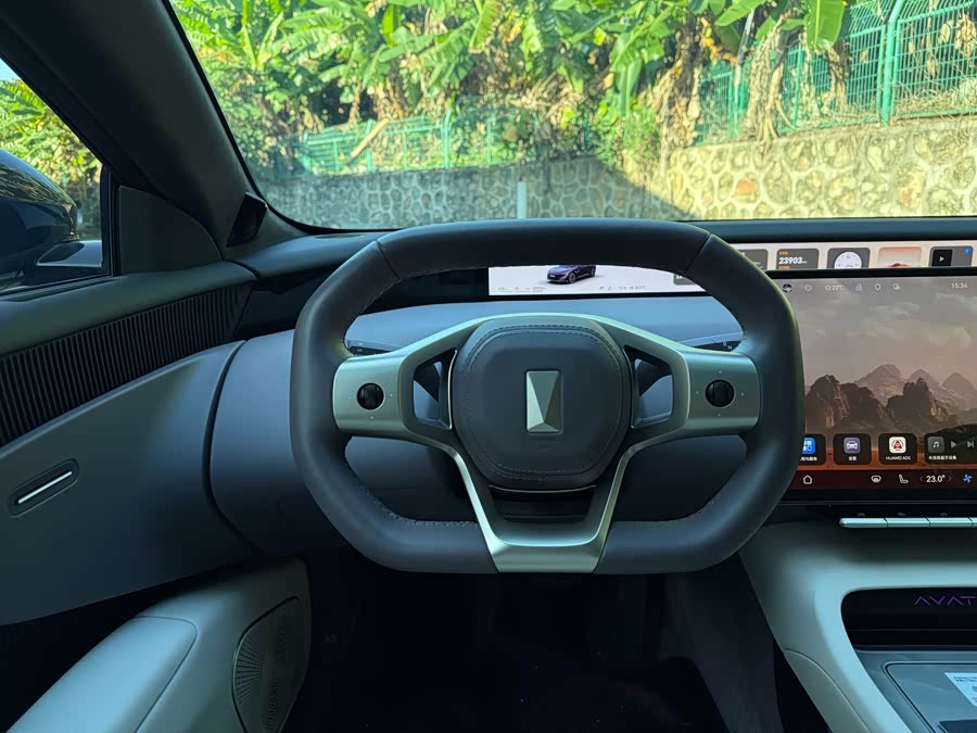 Avatr 12 2023 car image #10
