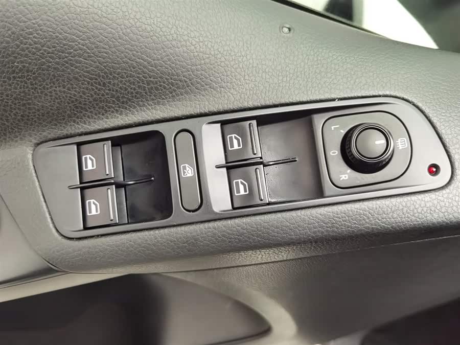 Volkswagen Tiguan 2019 car image #10