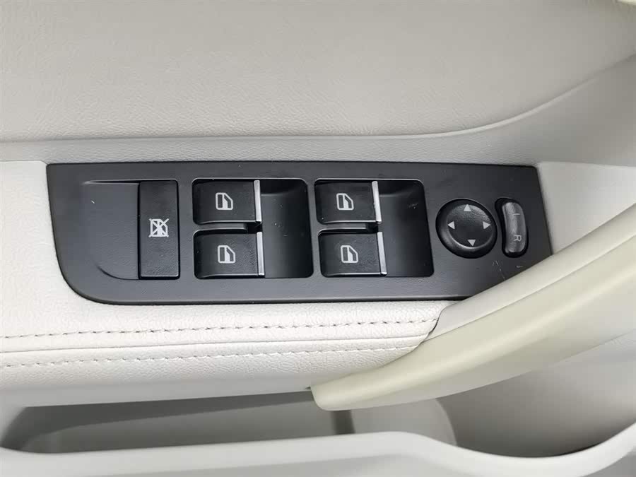 GEELY Emgrand 2015 car image #10