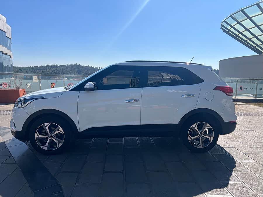 Hyundai ix25 2019 #10 Hyundai ix25 2019 car image #10