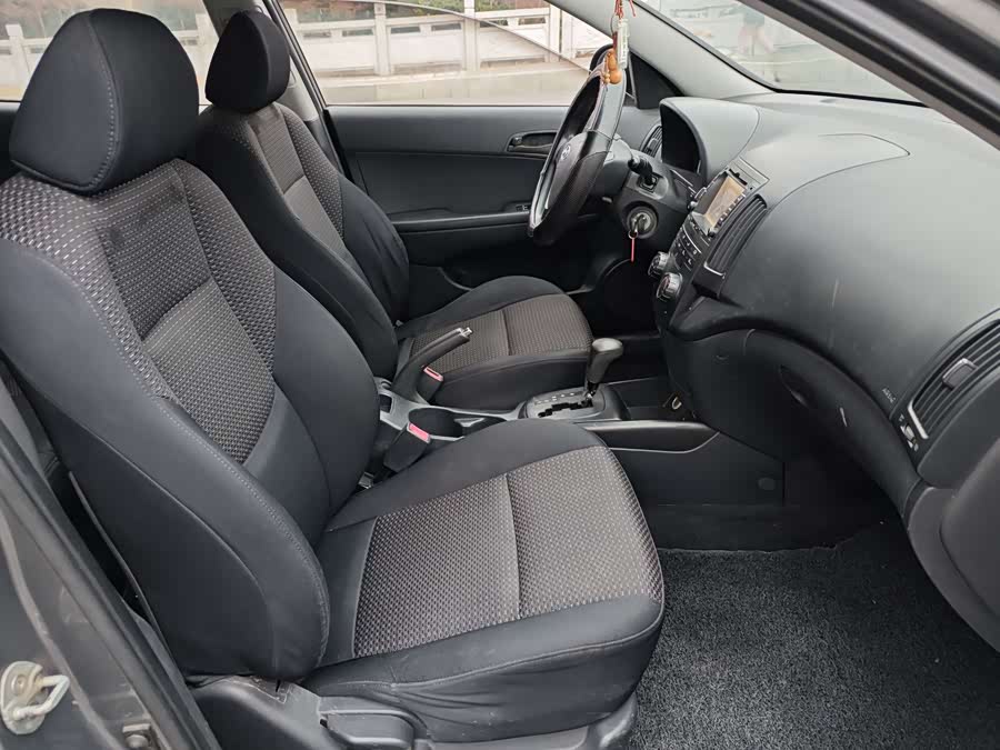 Hyundai i30 2010 car image #10