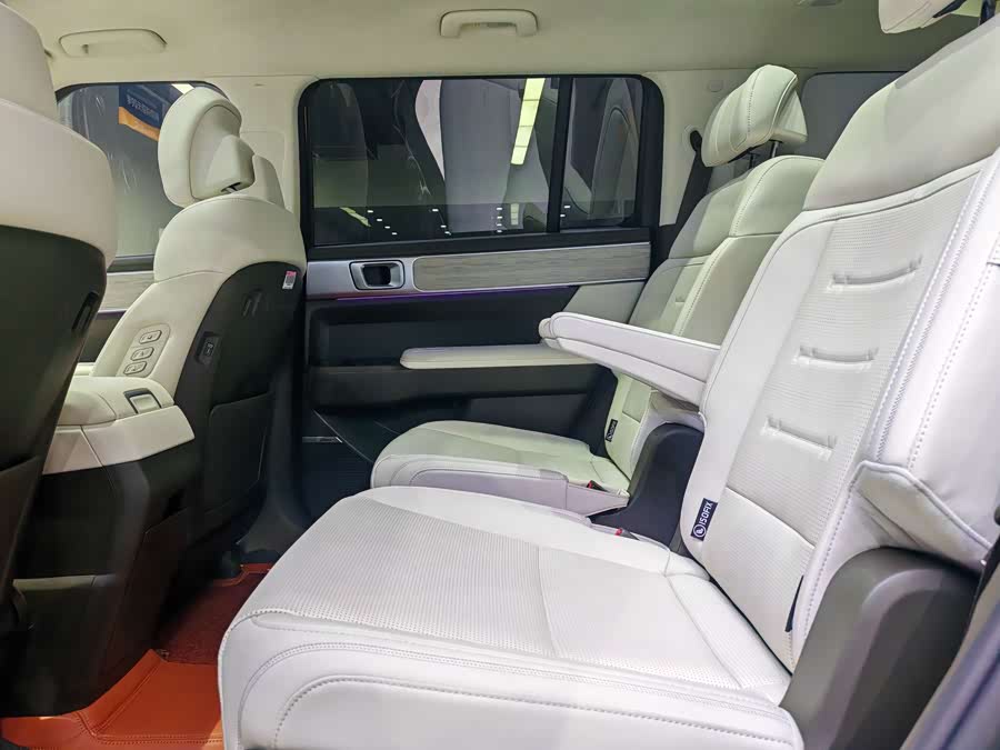 Hyundai Santa Fe 2025 car image #10
