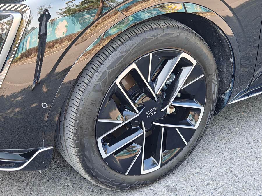 Avatr 11 2023 car image #10