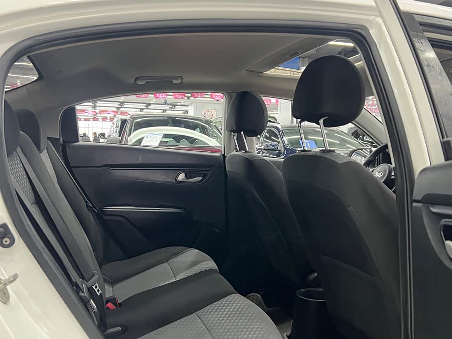Kia 2017 car image #10