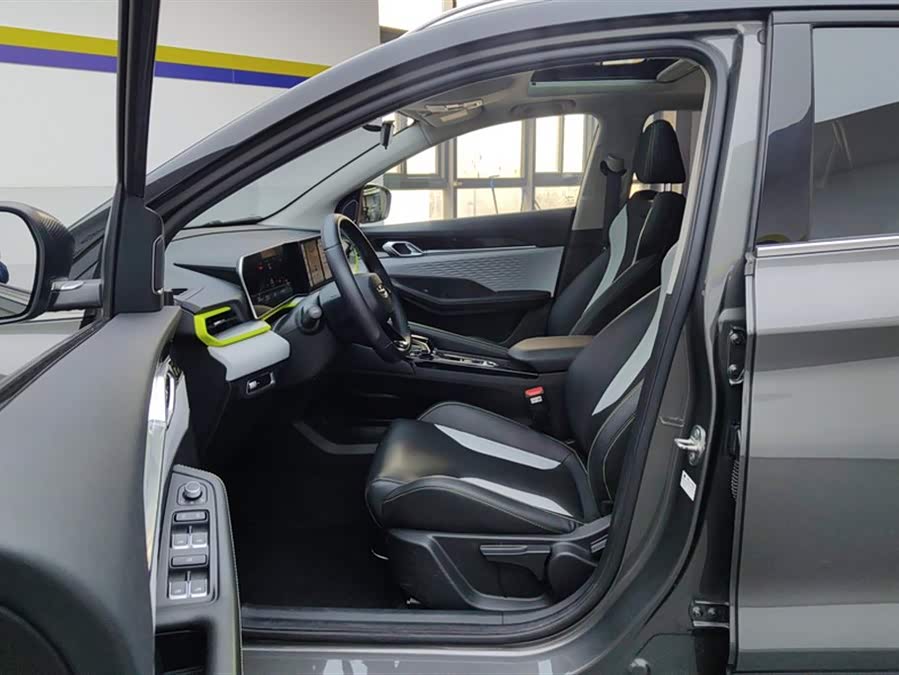 GEELY Coolray 2023 car image #10