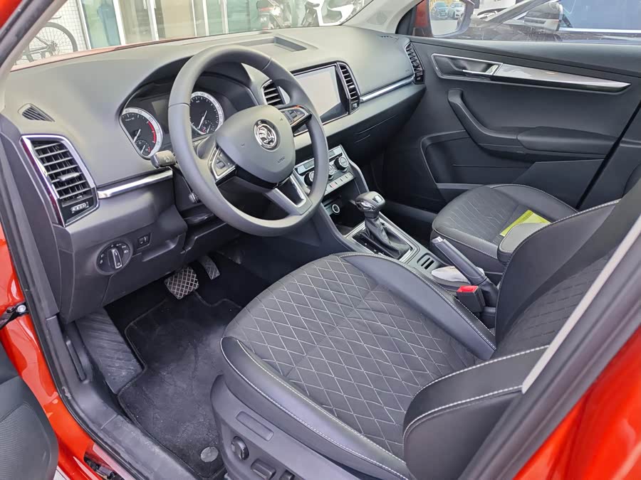 Skoda Karoq 2019 car image #10