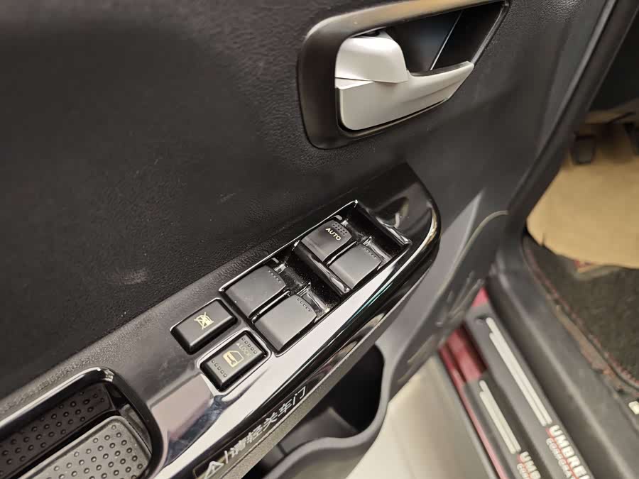 SWM斯威汽车 SWM斯威X3 2019 汽车图片 #10