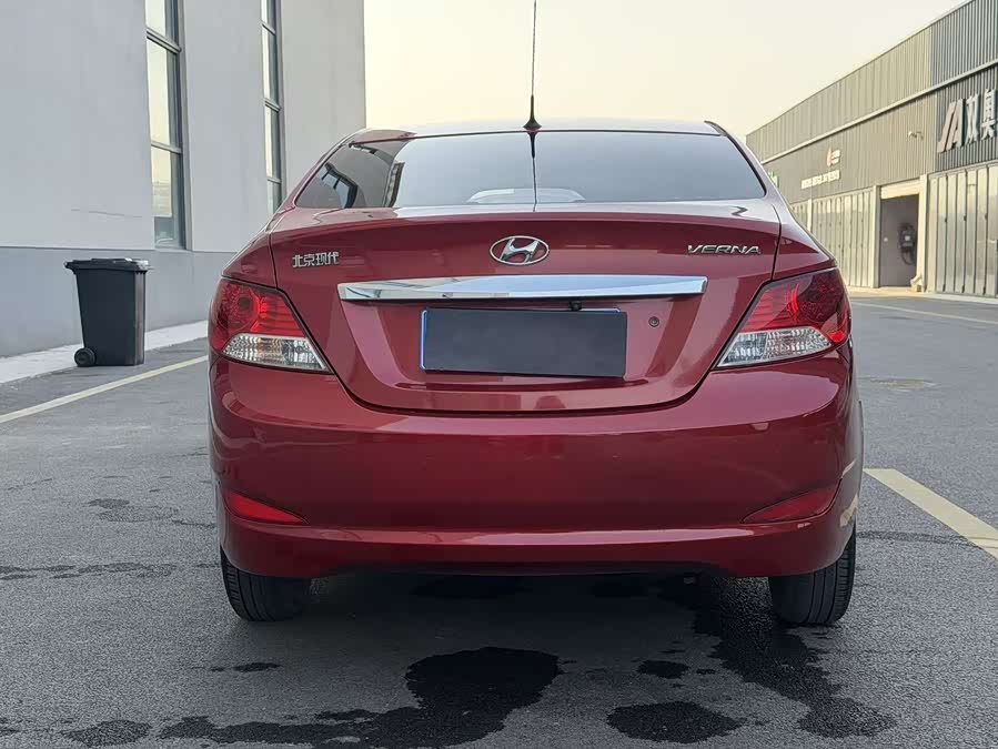 Hyundai Reina 2012 car image #10