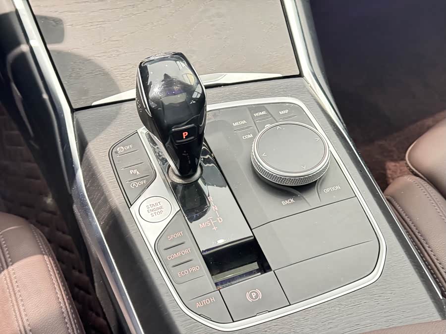 BMW 5 Series 2019 car image #10