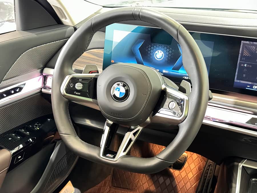 BMW 7 Series 2024 car image #10