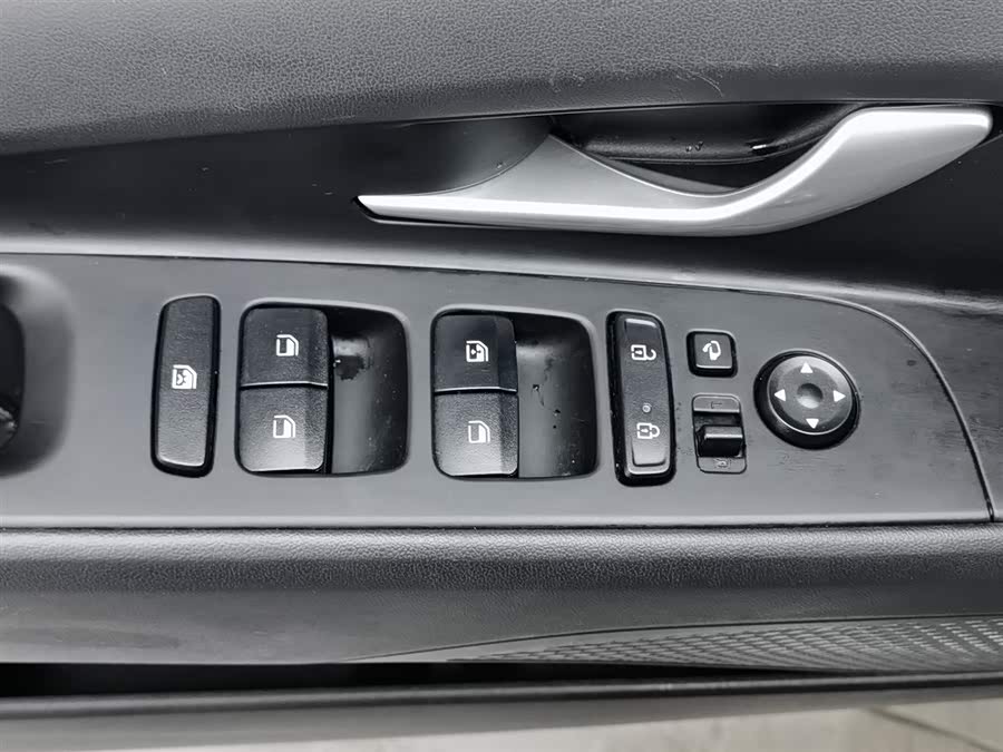 Hyundai Elantra 2023 car image #10