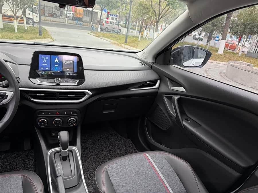 Chevrolet Tracker 2021 изображение автомобиля #10