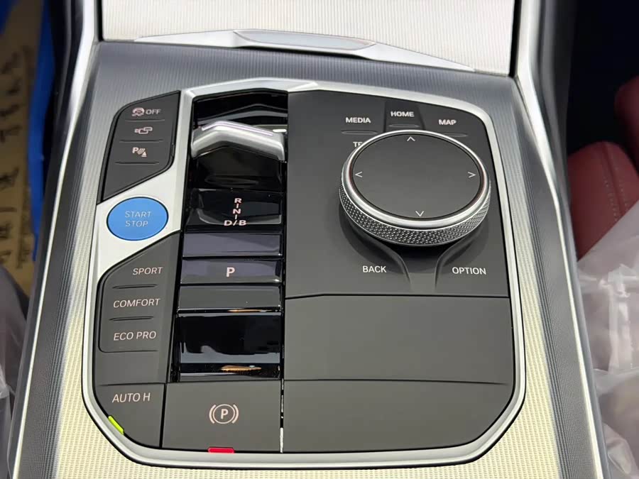 BMW i4 2025 car image #10