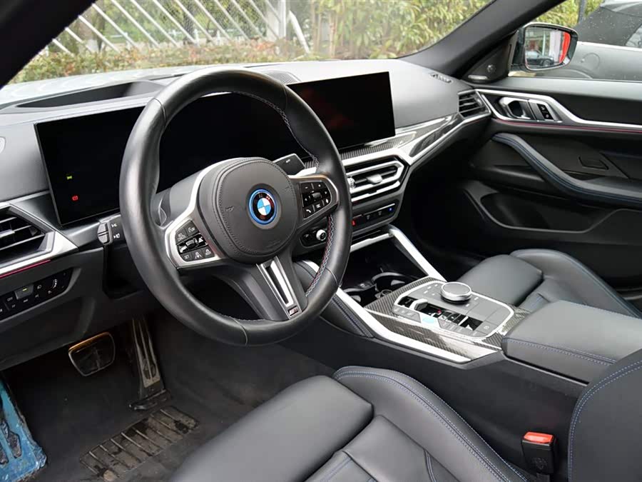 BMW i4 2024 car image #10