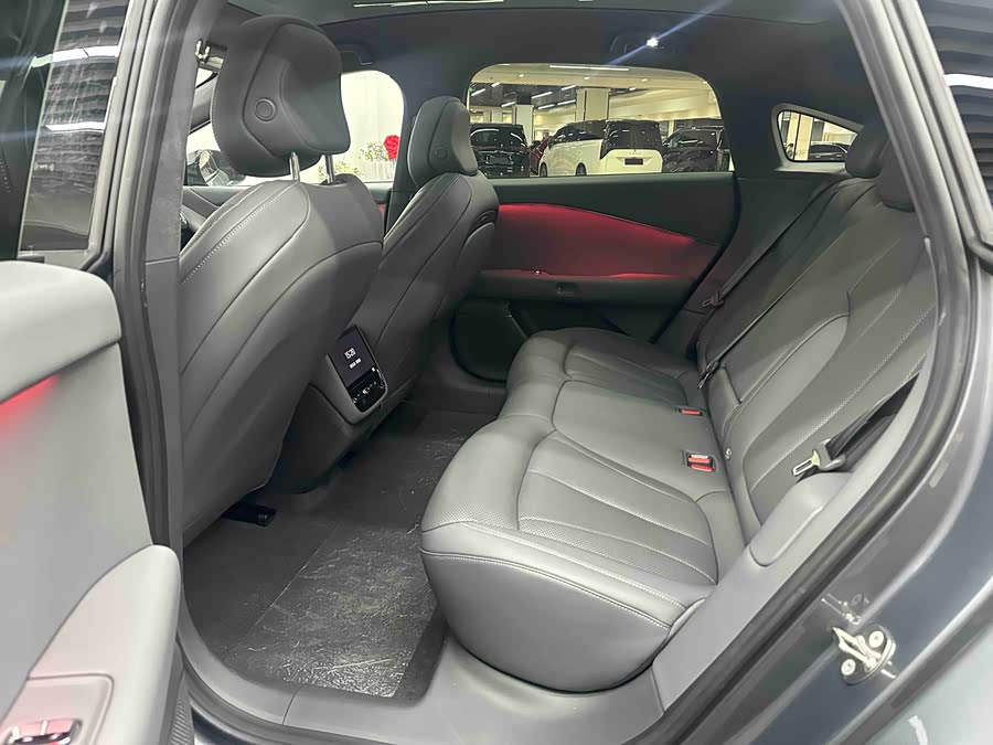 Xpeng P7+ 2025 car image #10