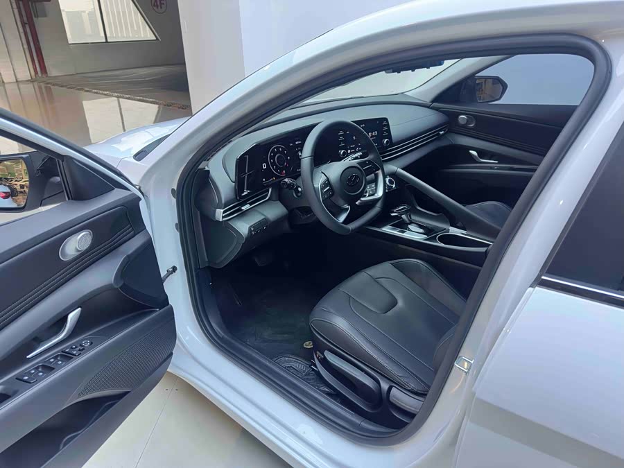 Hyundai Elantra 2023 #10 Hyundai Elantra 2023 car image #10