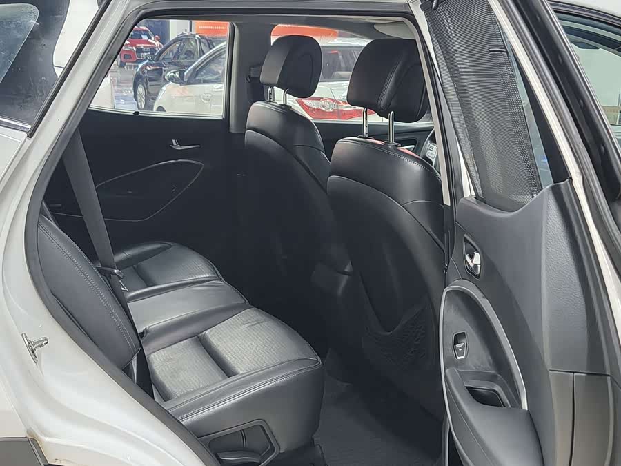 Hyundai Santa Fe 2013 car image #10