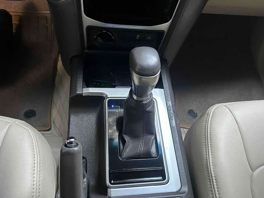 Toyota Land Cruiser Prado 2019 car image #10