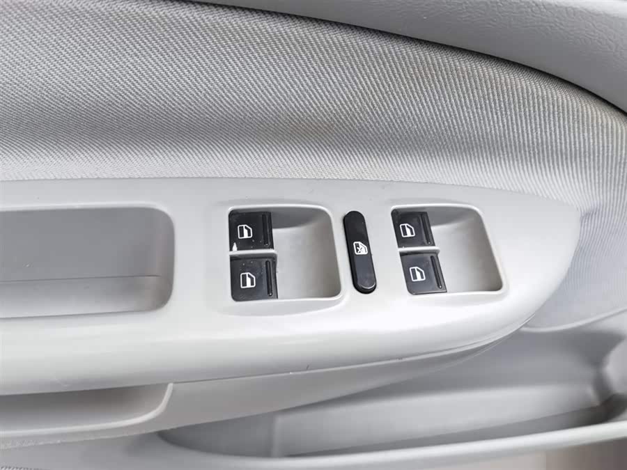 Skoda Octavia 2012 car image #10