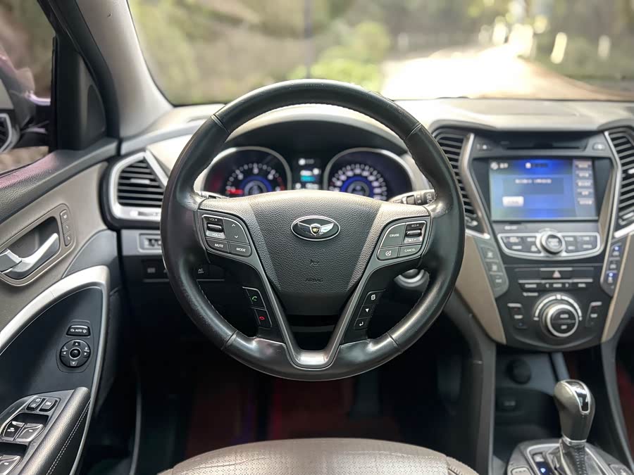 Hyundai Grand Santa Fe 2015 car image #10