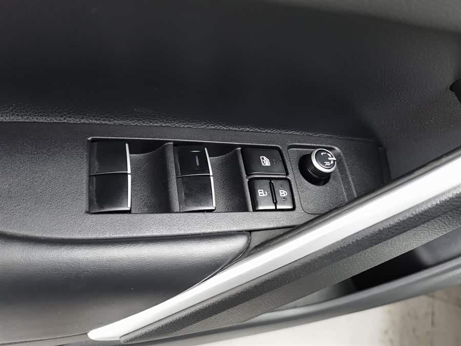 Toyota Frontlander 2023 car image #10