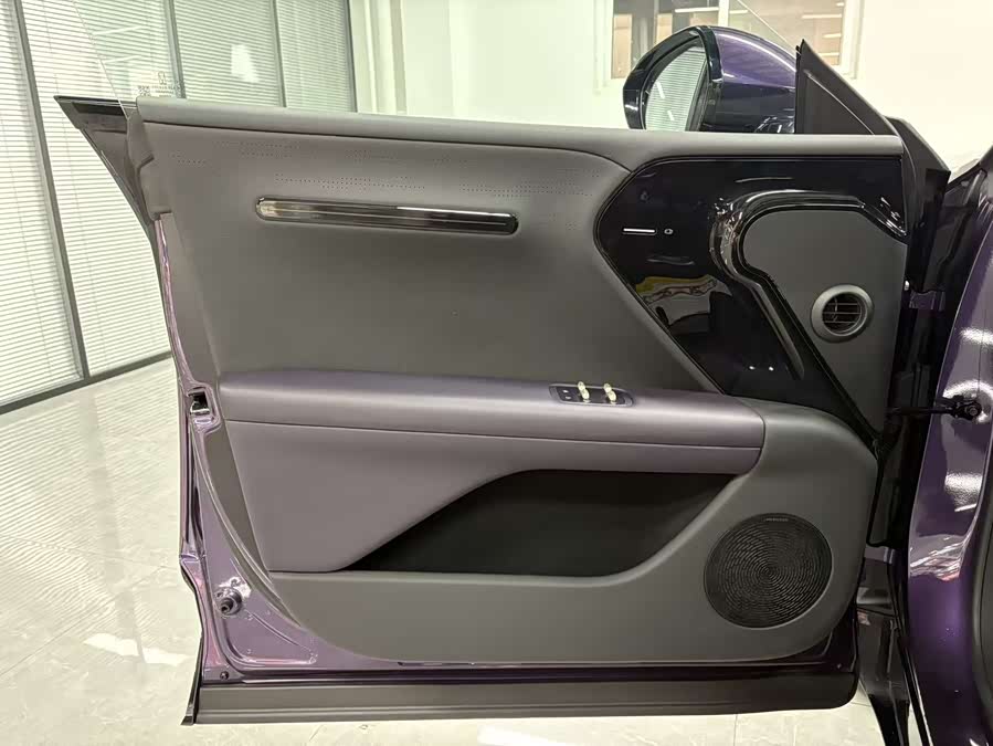 Avatr 07 2024 car image #10