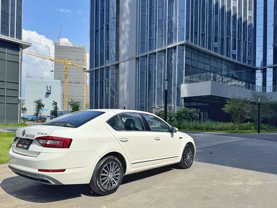 Skoda Octavia 2022 car image #10