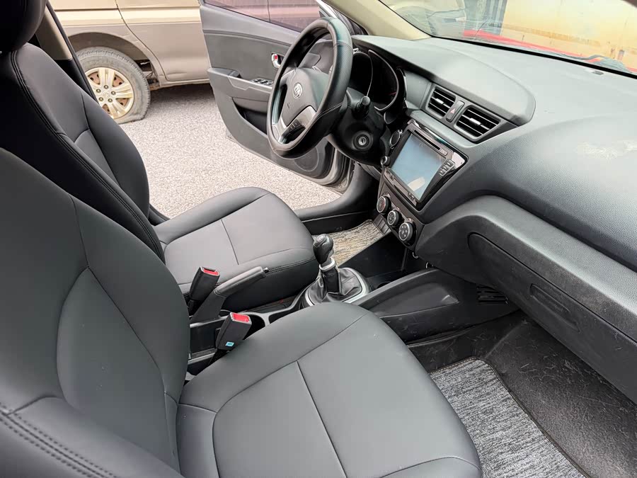 Kia K2 2015 imagen de coche #10