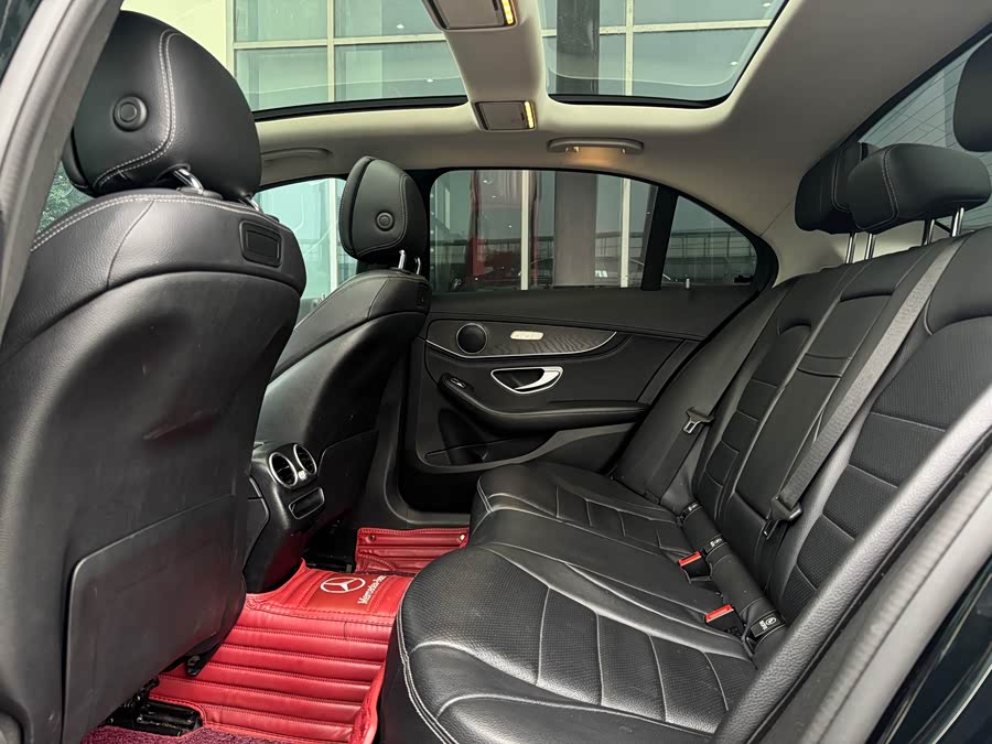 Mercedes-Benz C Class 2018 immagine di auto #10