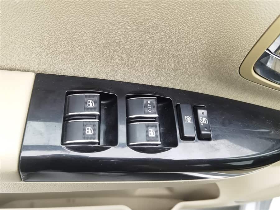 Great Wall C30 2016 car image #10