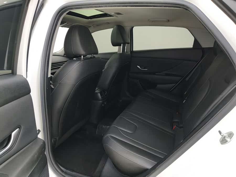 Hyundai Elantra 2022 car image #10