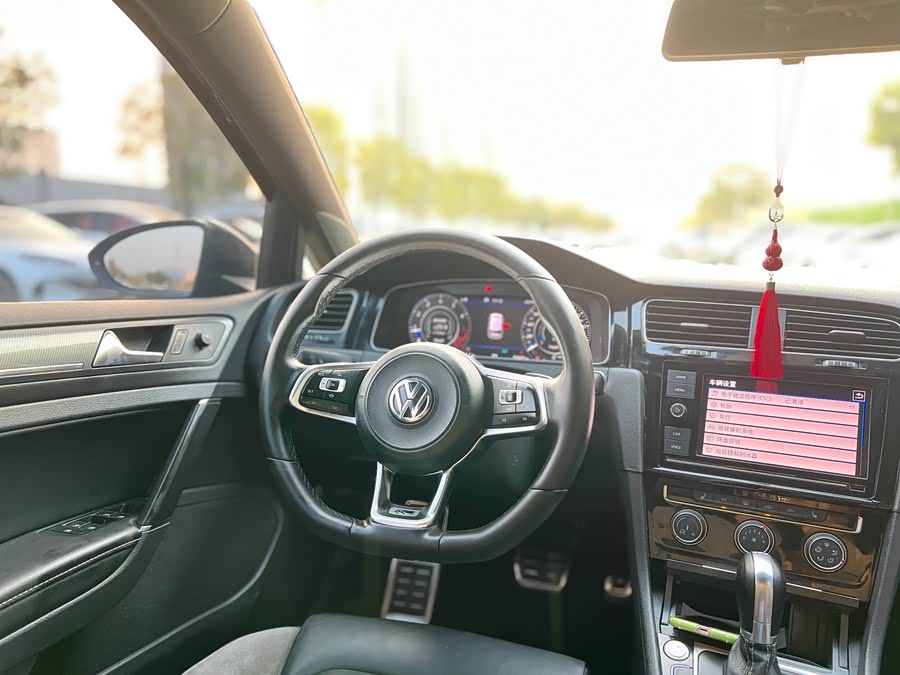 Volkswagen Golf 2019 car image #10