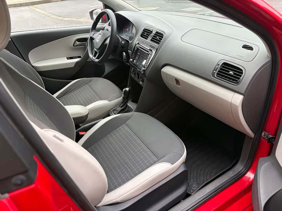 Volkswagen Polo 2015 immagine di auto #10