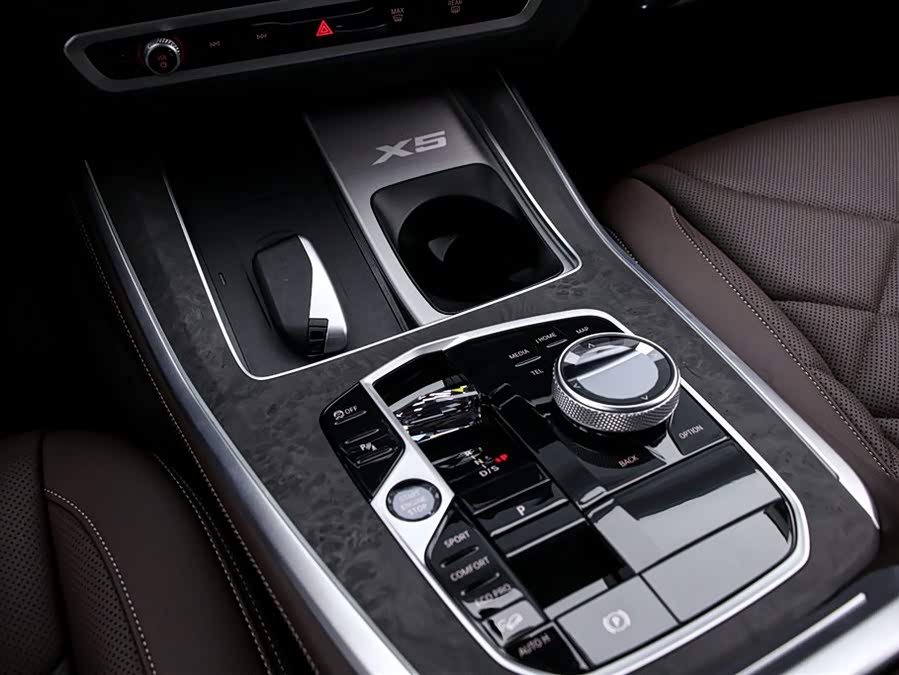 BMW X5 2024 car image #10