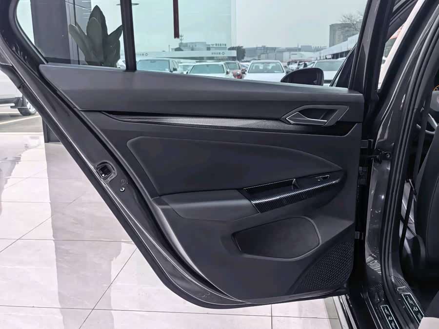 Volkswagen Golf 2024 car image #10