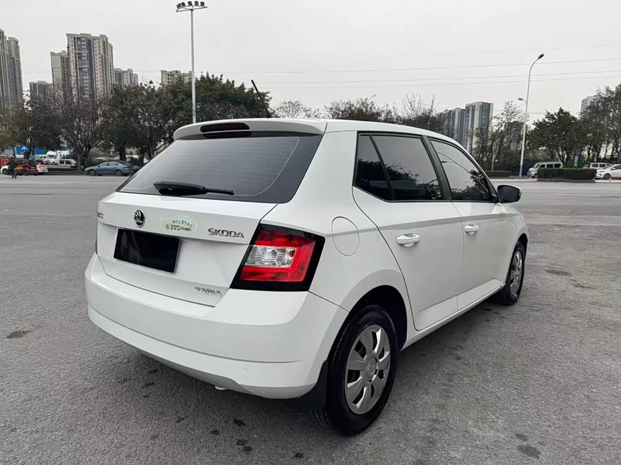 Skoda Fabia 2015 صورة سيارة #10